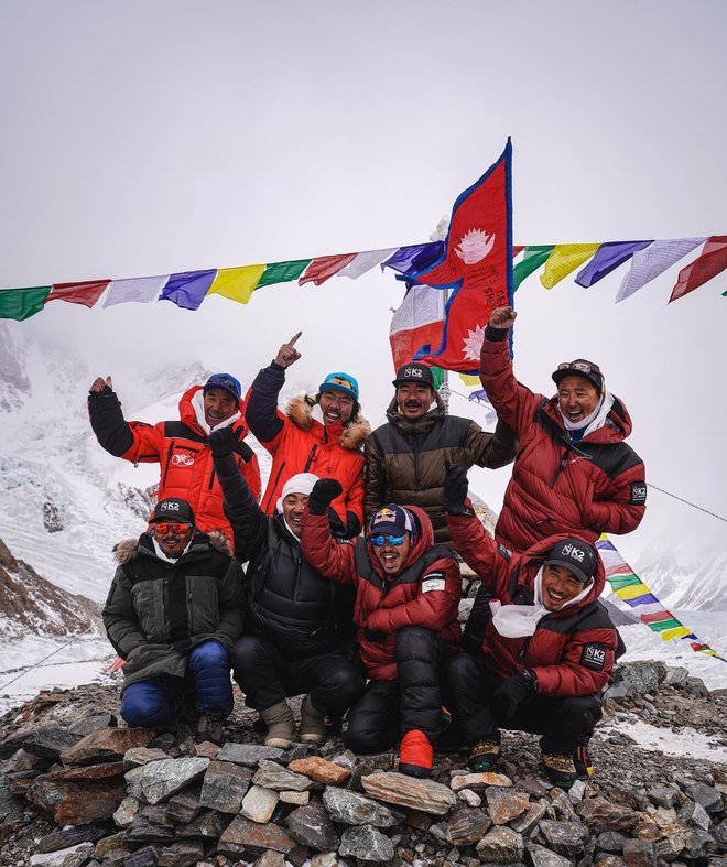 Odprava nepalskih alpinistov se je januarja lani proslavila s prvim zimskim pristopom na K2. FOTO: Nirmal Purja
