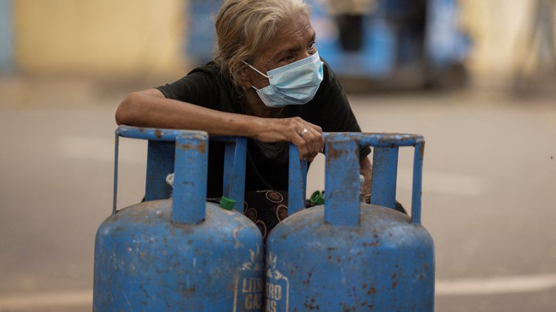 Fotografija: Ena največjih negotovosti za ekonomijo izvira iz energetske krize.  FOTO: Adnan Abidi/REUTERS
