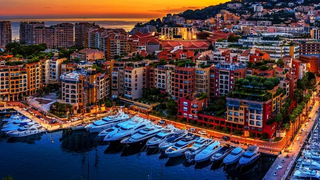 V Monaku: Igrišče bogatih Foto Pro Plus
