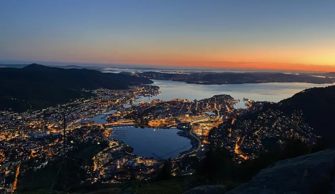 Norveški Bergen 21. junija ob 1:30 zjutraj. FOTO: Osebni arhiv
