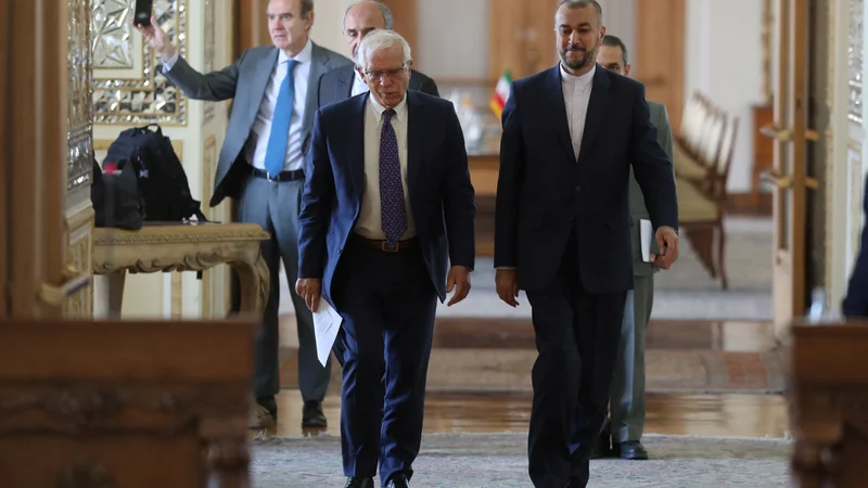 Visoki predstavnik EU za zunanjo politiko Josep Borrell in iranski zunanji minister Hosein Amir Abdolahjan med nedavnim srečanjem v Teheranu Foto: Majid Asgaripour/Reuters