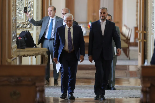 Visoki predstavnik EU za zunanjo politiko Josep Borrell in iranski zunanji minister Hosein Amir Abdolahjan med nedavnim srečanjem v Teheranu Foto: Majid Asgaripour/Reuters