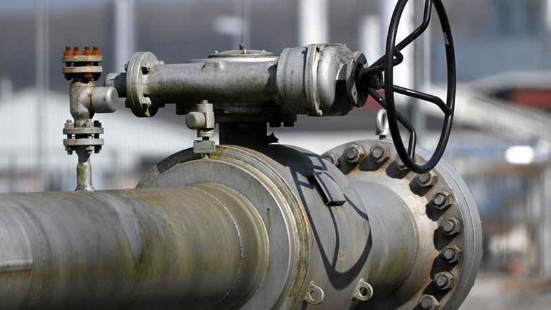 Fotografija: Gazprom je ta teden drastično zmanjšal dobavo plina v Nemčijo. FOTO: Ina Fassbender/Afp

