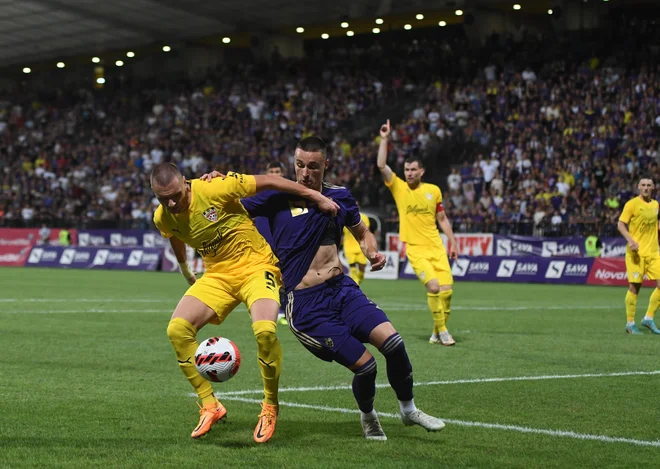 V Ljudskem vrtu bodo številni gledalci pospremili najprej pomembno evropsko preizkušnjo svojih vijoličnih, nato pa še v nedeljo veliki slovenski derbi Olimpija vs. Maribor. FOTO:&nbsp;Miloš Vujinović/mediaspeed.net
