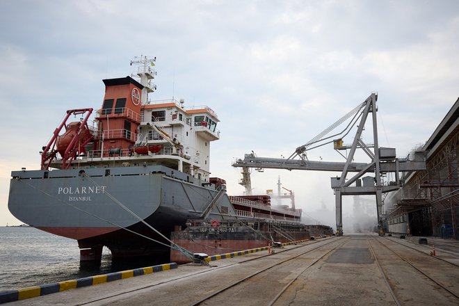 Po navedbah Turčije bodo v skladu z dogovorom po vzpostavljenem koridorju izpluli novi konvoji. FOTO: Reuters
