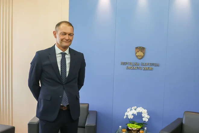 Pravdnik pa je uradnik, vezan na napotke. Na te obvezne napotke se je skliceval tudi g. Groznik, češ, po njih sem se moral ravnati. Foto Črt Piksi
