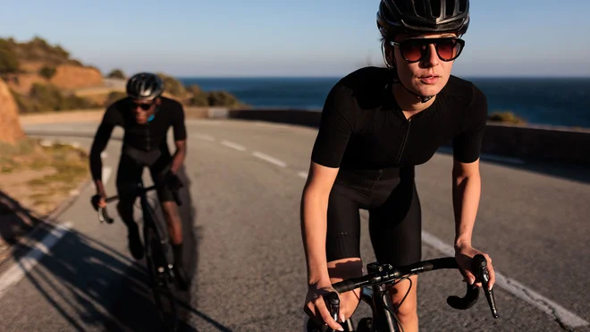 Prepričajte se, da pijete veliko tekočine, da splaknete gele, da ne boste dražili požiralnika in želodca. FOTO: Arhiv Polet/Cafe du Cycliste
