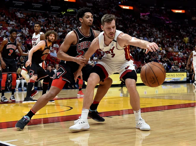 Goran Dragić (levo) bo pri svojem šestem klubu v ligi NBA znova nosil dres s št. 7. FOTO: Steve Mitchell /Usa Today Sports