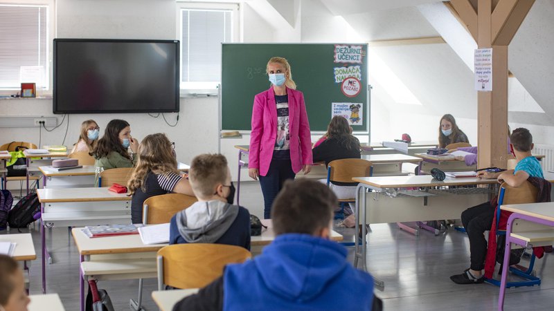 Fotografija: Julija se je, kot običajno, na zavodu močno povečalo povpraševanje po učiteljih in drugih pedagoških poklicih.  FOTO: Voranc Vogel/Delo
