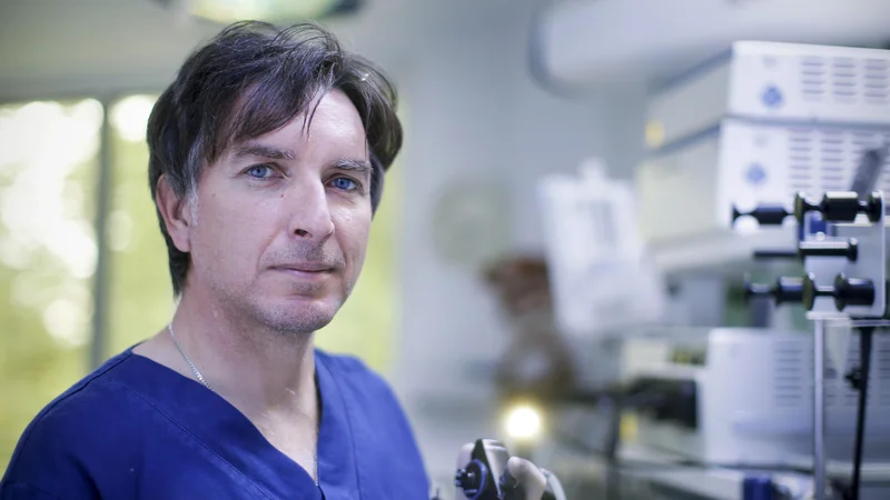Fotografija: Po neuspelem januarskem razpisu so Aleša Rozmana za največ leto dni imenovali za vršilca dolžnosti direktorja Klinike Golnik. FOTO: Jure Eržen/Delo