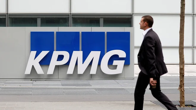 Zaradi napačnega poročanja in zavajanja regulatorja v primeru revizije poslovanja gradbenega podjetja Carillion mora KPMG plačati kazen. FOTO: Reuters
