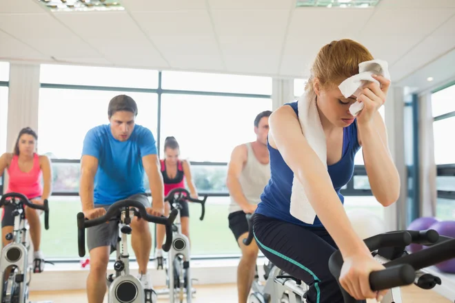 Z neposrednimi lažmi, da je z 20- do 30-minutno vadbo mogoče »pokuriti« od 1200 pa vse do 4000 kalorij, se delamo norca tako iz svoje stroke kot iz vas. FOTO: Shutterstock