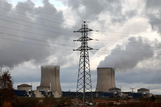 Jedrska energija ni brez težav, ob čedalje hujših sušah lahko zmanjka vode. FOTO: Pascal Rossignol/Reuters
