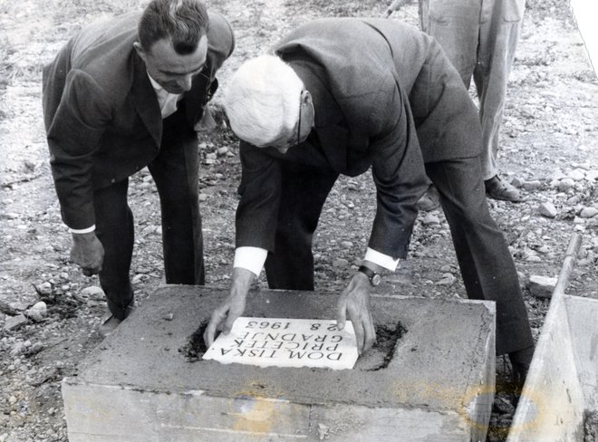 Dvanajstega avgusta leta 1963 so položili temeljni kamen za Dom tiska. FOTO: Dokumentacija Dela
