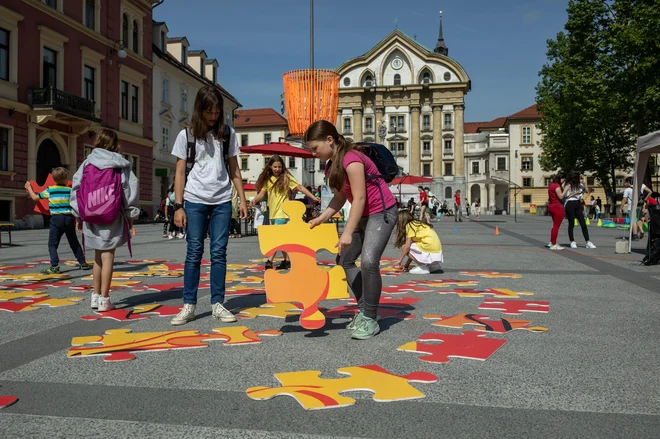 Na Kongresnem trgu, kamor prihaja veliko turistov, je treba označiti tudi najdišča odstranjenih prazgodovinskih gomil. FOTO VORANC VOGEL
