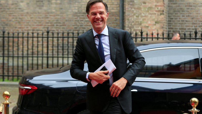 Fotografija: Mark Rutte je na oblasti že vse od leta 2010, ko je svojo Ljudsko stranko za svobodo in demokracijo (VVD) prvič popeljal do zmage. Foto: Reuters/Eva Plevier
