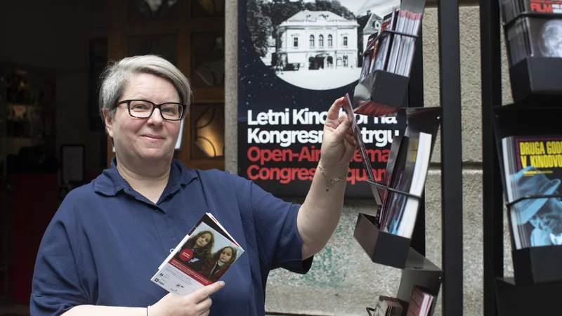 Fotografija: Hvaležna je, da imajo tako zveste obiskovalce, ki se kulturi in umetnosti ne odpovedo, ker jim osmišlja življenje. FOTO: Jure Eržen/Delo