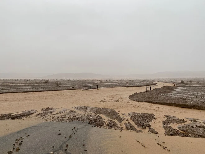 Poplave v nacionalnem parku Dolina smrti v Kaliforniji. FOTO: National Park Service/Reuters