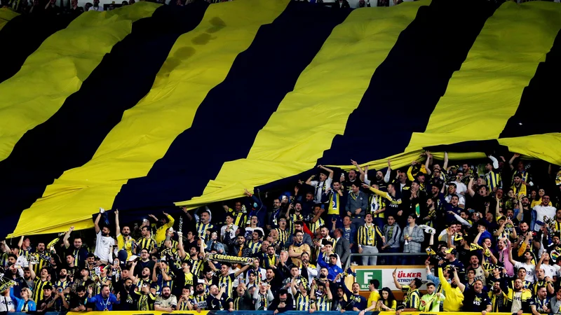 Fotografija: Navijači Fenerbahčeja so nedavno z vzkliki v podporo Vladimirju Putinu sprožili val ogorčenja. FOTO: Murad Sezer/Reuters