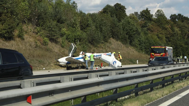 Fotografija: Pilot se je odločil pravilno. FOTO: Voranc Vogel