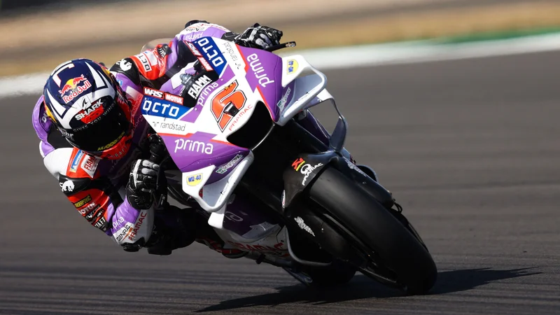 Fotografija: Johann Zarco bo v nedeljo štartal s prvega položaja. FOTO: Adrian Dennis/AFP