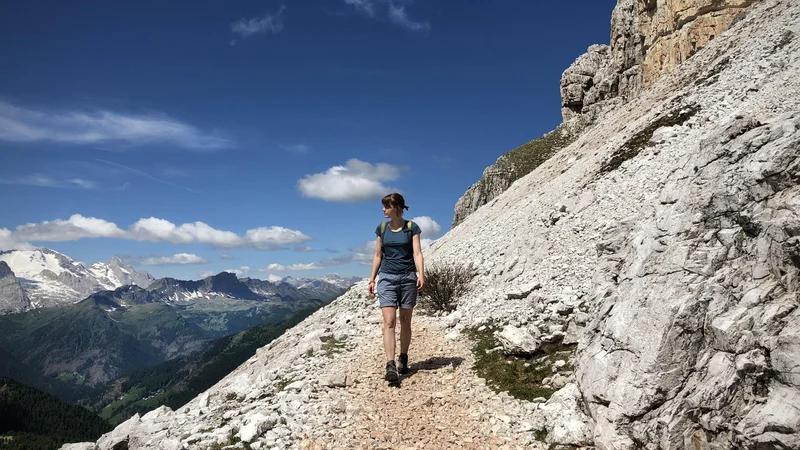 Fotografija: Nahrbtnik napolnjen in pripravljen na pot? Še enkrat, ne pozabite prebrati nasvetov Planinske zveze Slovenije, kako ostati varen v gorah. FOTO: Jure Eržen/Delo
