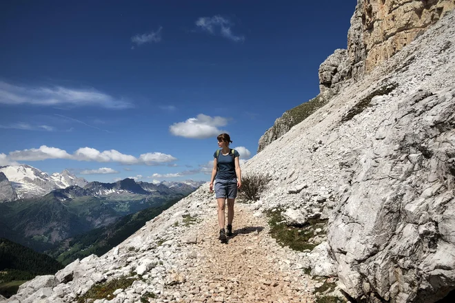 Nahrbtnik napolnjen in pripravljen na pot? Še enkrat, ne pozabite prebrati nasvetov Planinske zveze Slovenije, kako ostati varen v gorah. FOTO: Jure Eržen/Delo

