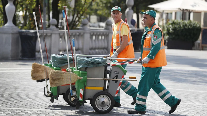 Fotografija: Komunalna podjetja so se različno spopadla s posledicami epidemije in višjih stroškov, zato so nekatera poslovala z dobičkom, druga pa z izgubo. FOTO: Leon Vidic/Delo