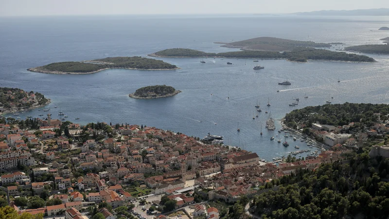 Fotografija: Otok Hvar. FOTO: Blaž Samec/Delo