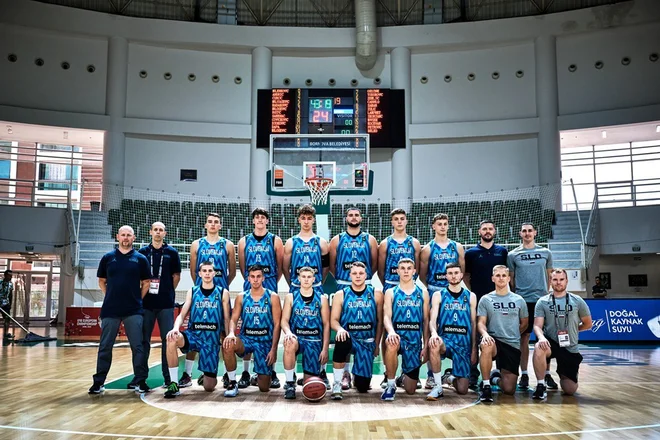 Slovenska reprezentanca U-18 v košarki. FOTO: FIBA
