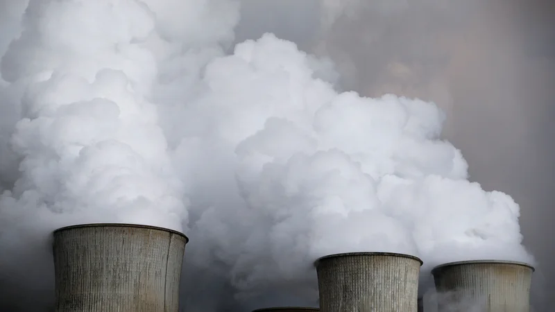 Na veliki preizkušnji že zaradi vojne na njenem vzhodnem robu se bo morala soočiti še z napačnim energetskim in tudi gospodarskim razvojem. FOTO: Wolfgang Rattay/Reuters