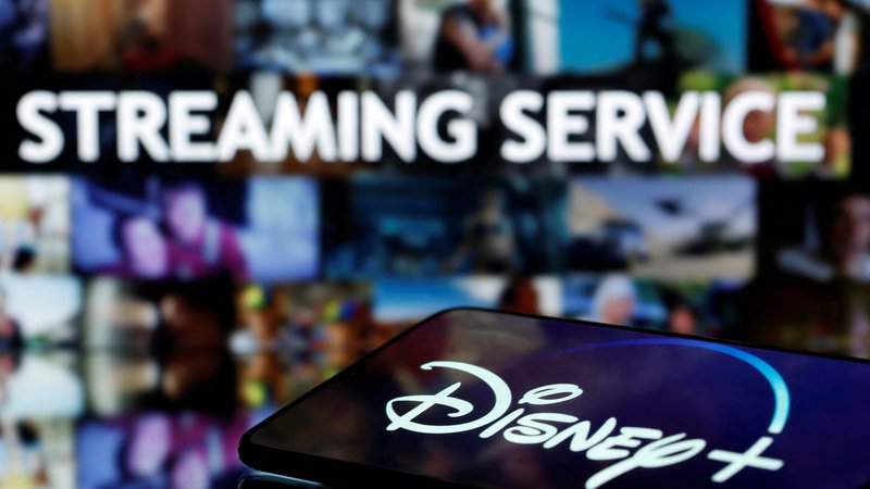 Fotografija: Disney+ je pri nas začel poslovati brez prevedenih besedil uporabniškega vmesnika, brez podnapisov in brez sinhronizacije risanih filmov. FOTO: Dado Ruvic/Reuters
