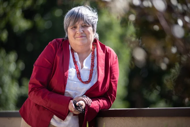 S poezijo se je treba najprej seznaniti tako, da jo začutimo, da jo vzljubimo, je menila. FOTO: Andre Rolo