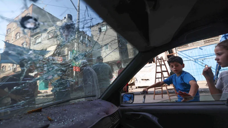 Fotografija: Uničenje po izraelskem bombardiranju. FOTO: Mohammed Abed/AFP