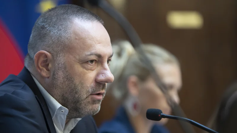 Fotografija: Zaupanje ministra Danijela Bešič Loredana so že izgubile nekatere osebe, ki so z njim prišle na ministrstvo. FOTO: Jure Eržen/DELO