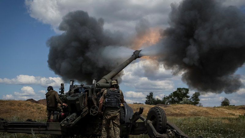 Fotografija: Ukrajinski vojaki v Donbasu. FOTO: Gleb Garanič/Reuters
