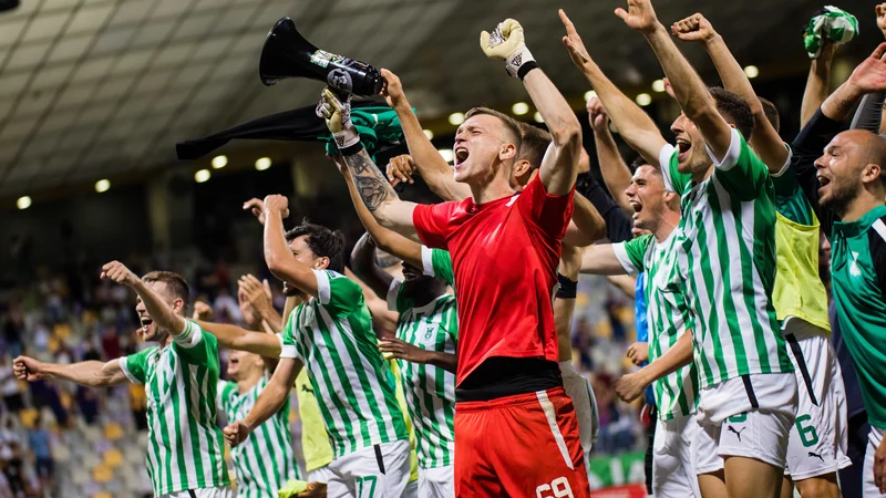 Fotografija: Olimpijini nogometaši so si dali duška ob zmagi v Mariboru. FOTO: Voranc Vogel/Delo