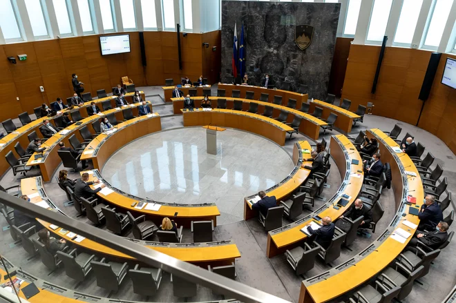 Opozorila informacijske pooblaščenke in tudi parlamentarne zakonodajno-pravne službe je pred sprejemanjem zakona Janševa koalicija označevala kot »spine« in poskuse onemogočanja večje učinkovitosti urada. FOTO: Črt Piksi/Delo
