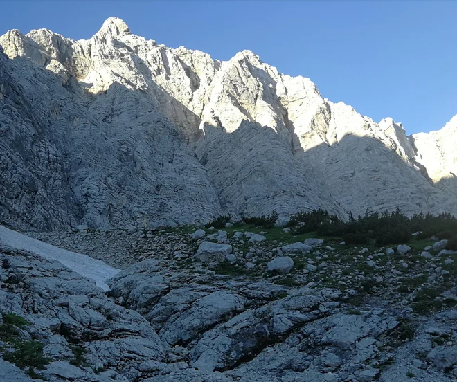 Pogled na severno steno Triglava je vselej impozanten. FOTO: Maja Grgič
