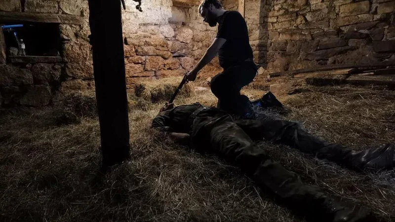 Fotografija: »Srbija ne bo več molčala o zločinih nad Srbi,« je zagotovil srbski predsednik Aleksandar Vučić, zato v filmu ne presenečajo krute scene. FOTO: Ana Subotić