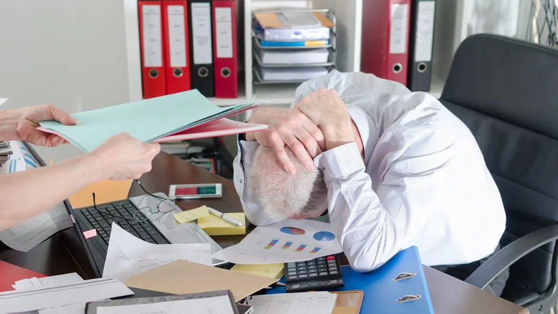 Fotografija: Kar nekaj starejših se za medicinsko hipnozo odloči tudi z željo po zmanjšanju telesnih bolečin. FOTO: Shutterstock