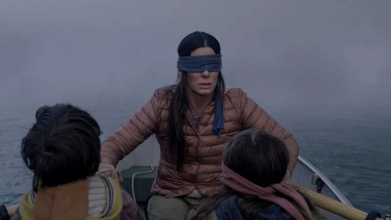 Fotografija: Bird Box (Ptičja kletka) je med tremi doslej najbolj priljubljenimi filmi na Netflixu. FOTO: Netflix