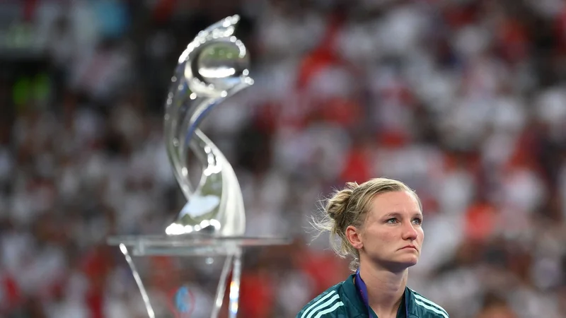 Fotografija: Napadalka Alexandra Popp po porazu z Anglijo v finalu letošnjega evropskega prvenstva na štadionu Wembley. FOTO: Franck Fife/AFP
