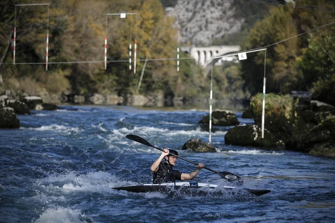 Na Soči je za zdaj še dovoljen ribolov, pa tudi druge vodne aktivnosti. FOTO: Uroš Hočevar
