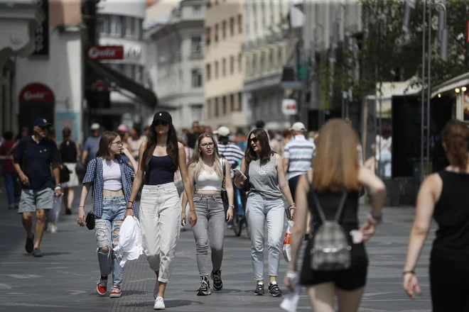 Menstrualni higienski pripomočki so od lani manj obdavčeni. FOTO: Leon Vidic/Delo
