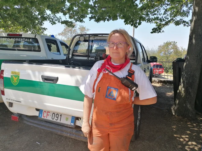 Diana Colombin, članica Združenja prostovoljnih gasilcev Breg, si je vzela le malo časa za počitek. Foto Nataša Čepar
