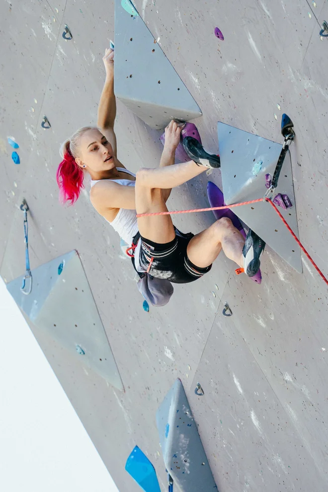 Janja Garnbret vedno spleza visoko. FOTO: Lena Drapella/IFSC
