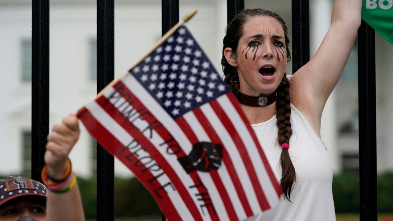 Fotografija: Vrhovno sodišče ZDA je junija ukinilo pravico do splava in jo prepustilo v odločanje zveznim državam. FOTO: Joshua Roberts/Reuters
