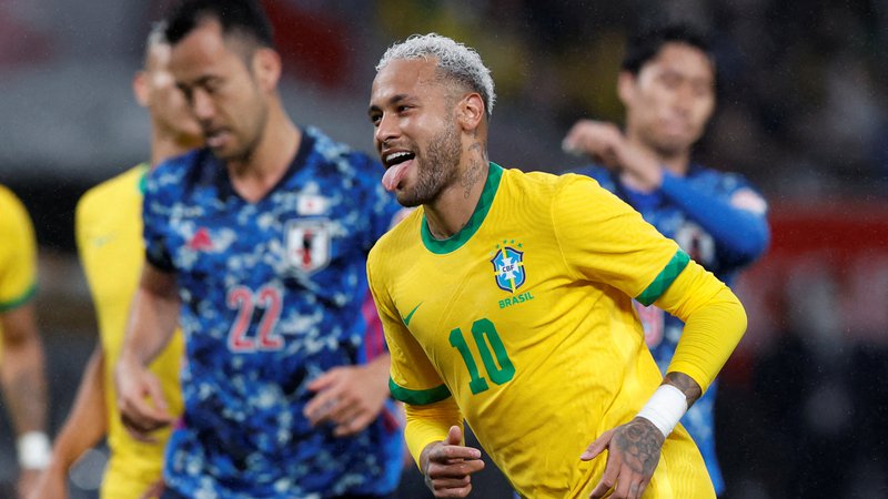 Fotografija: Brazilski zvezdnik Neymar proslavlja po zadetku na junijski prijateljski tekmi v Jokohami. FOTO: Issei Kato/Reuters
