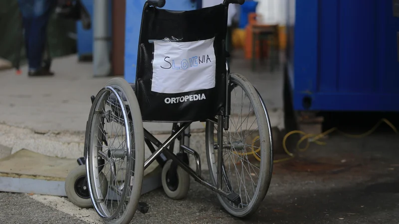 Fotografija: Približno 36,3 milijona evrov bo namenjnih izvajanju zakona o osebni asistenci in transferjem za brezposelne. FOTO: Tadej Regent/Delo